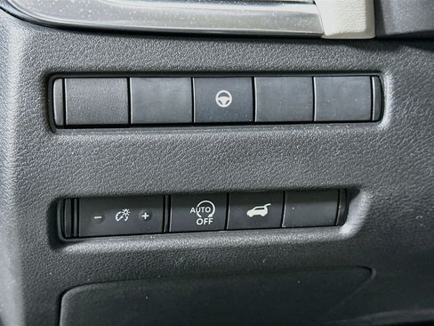 Used 2025 Nissan Rogue SV FWD image 17