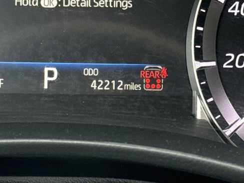 Used 2024 Toyota Highlander XLE AWD/4WD image 23