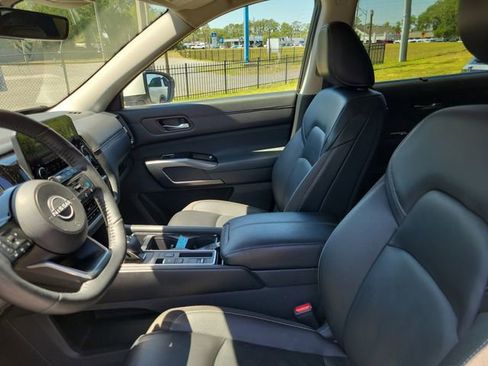 Used 2024 Nissan Pathfinder SL w/ Cargo Package FWD image 13