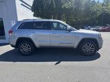 Used 2019 Jeep Grand Cherokee Laredo w/ 18" Wheel & 8.4" Radio Group image 2