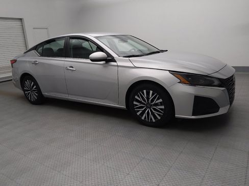 Used 2023 Nissan Altima 2.5 SV image 11