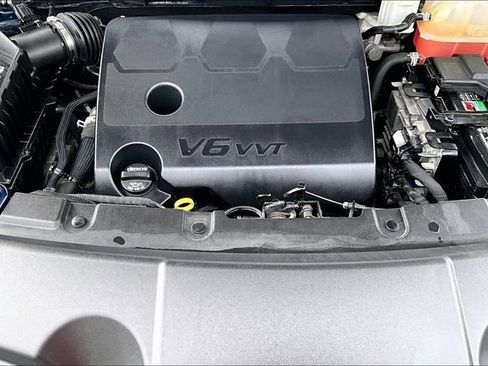 Used 2022 Chevrolet Traverse LT FWD image 28