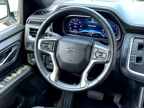 Used 2023 Chevrolet Suburban Z71 w/ Z71 Off-Road Package AWD/4WD image 26