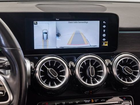 Used 2023 Mercedes-Benz GLB 250 4MATIC w/ Premium Package image 15