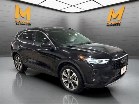 Used 2024 Ford Escape Platinum image 2