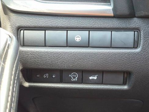 Used 2024 Nissan Rogue SV FWD image 12
