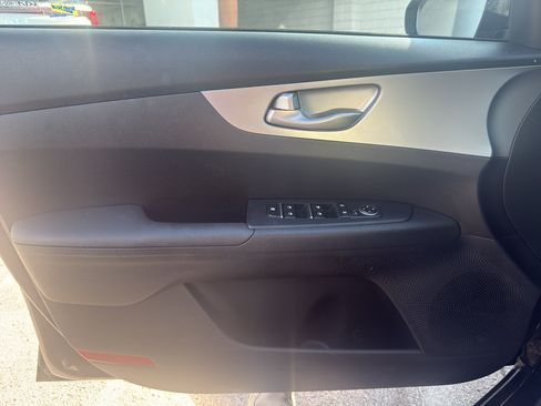 Used 2023 Kia Forte LXS w/ LXS Technology Package FWD image 12