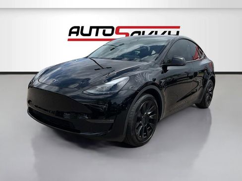 Used 2024 Tesla Model Y Long Range AWD/4WD image 3