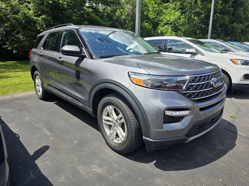 Used 2022 Ford Explorer XLT w/ Equipment Group 202A AWD/4WD image 4