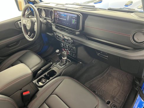 Used 2024 Jeep Wrangler Unlimited Rubicon image 24