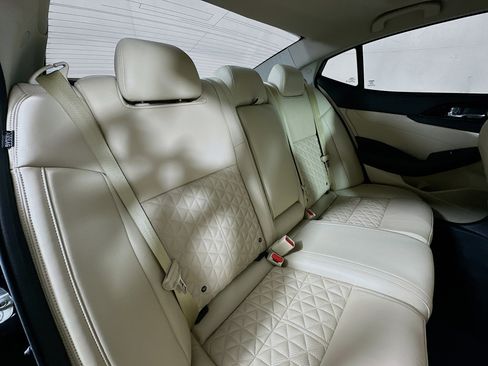 Used 2021 Nissan Maxima Platinum image 27