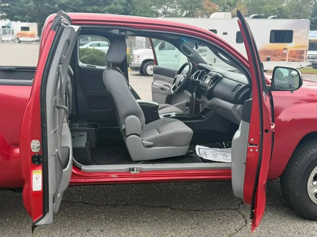Used 2013 Toyota Tacoma 2WD Access Cab image 9