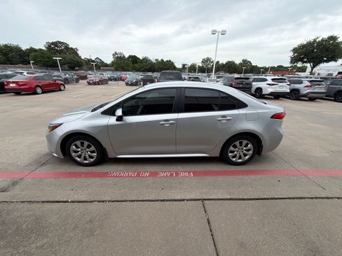 Used 2025 Toyota Corolla LE FWD image 4