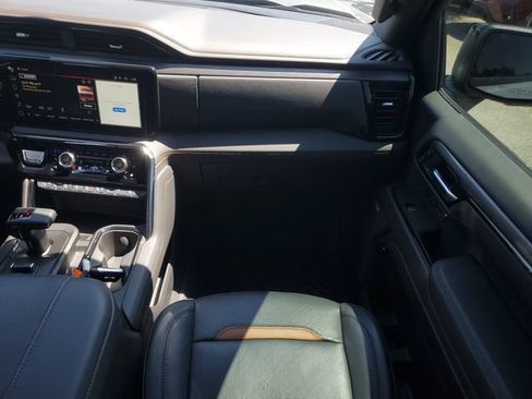 Used 2024 GMC Sierra 1500 AT4 w/ Technology Package AWD/4WD image 19