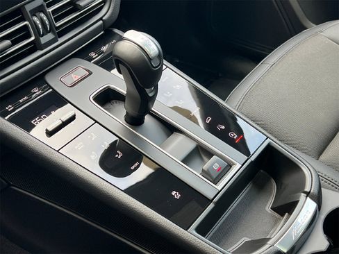 Used 2025 Porsche Macan image 25