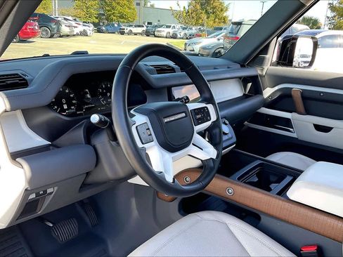 Used 2023 Land Rover Defender 110 SE image 14