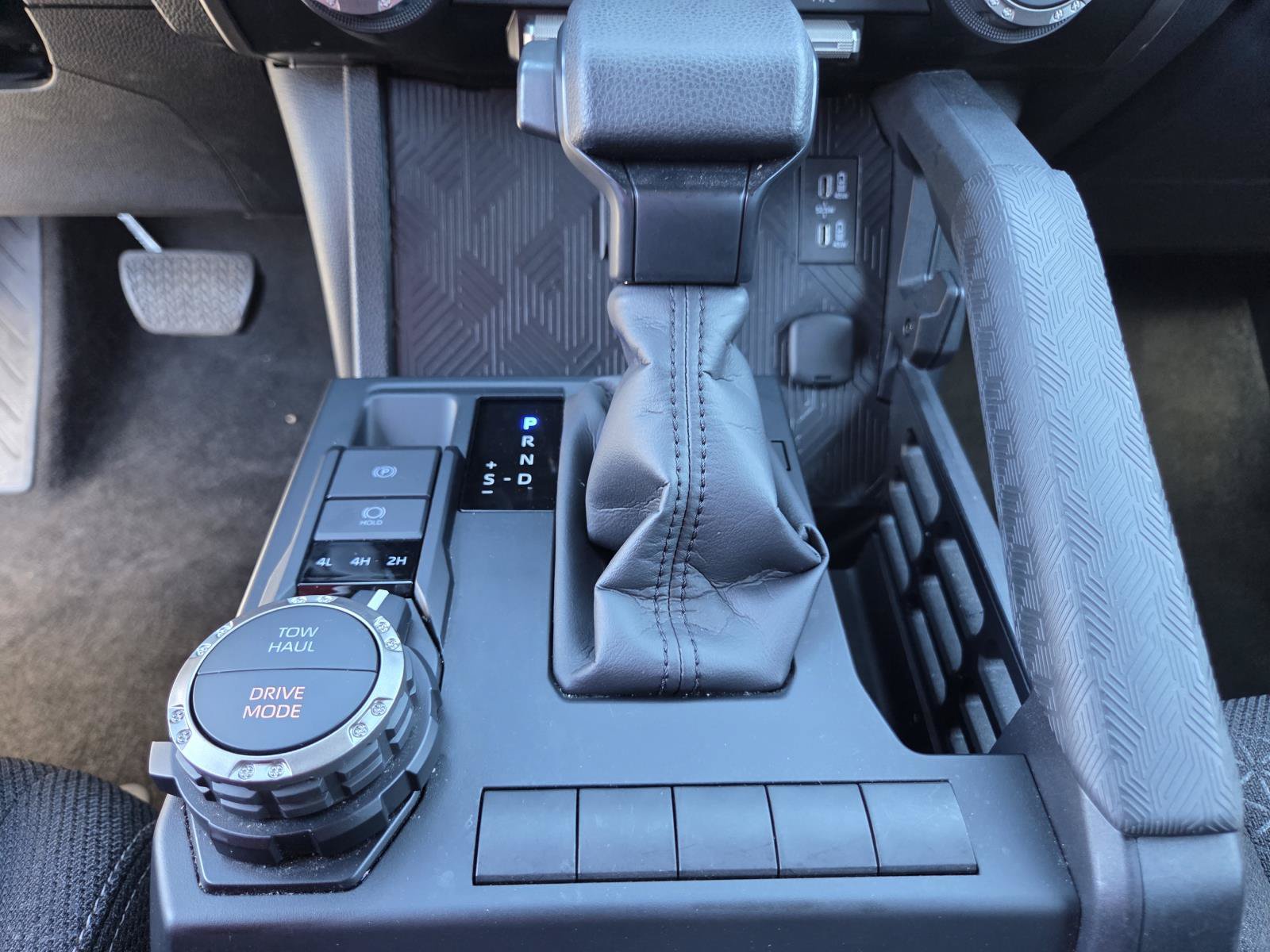 Used 2025 Toyota 4Runner SR5 AWD/4WD image 26
