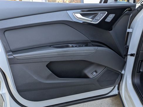 Used 2023 Audi Q4 e-tron Prestige image 16