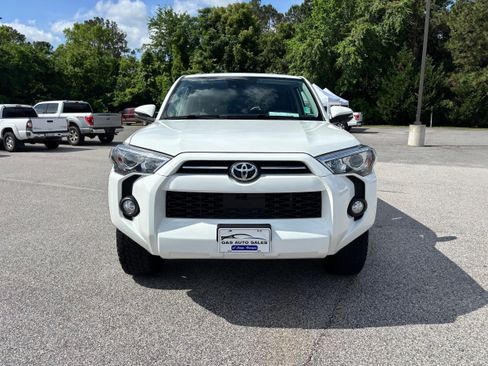 Used 2020 Toyota 4Runner SR5 image 2
