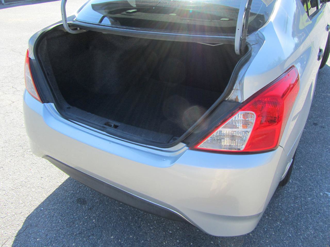 Used 2017 Nissan Versa S Plus FWD image 20