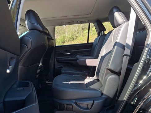 Used 2025 Toyota Grand Highlander AWD image 10