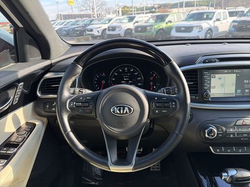 Used 2017 Kia Sorento SX image 24