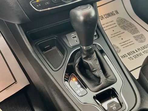 Used 2020 Jeep Cherokee Limited FWD image 18