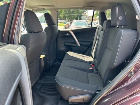 Used 2018 Toyota RAV4 XLE AWD/4WD image 17