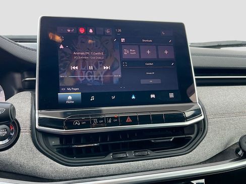 Used 2023 Jeep Compass Latitude image 15