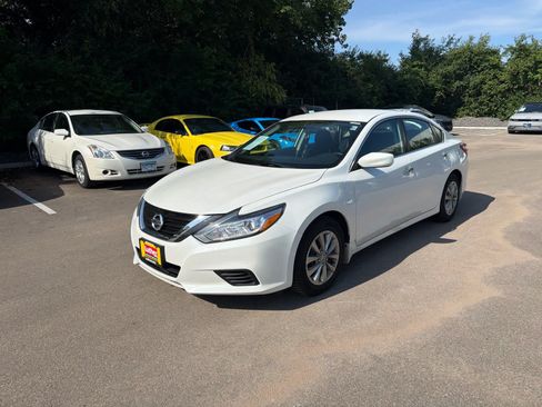 Used 2016 Nissan Altima 2.5 S w/ Power Driver Seat Package FWD image 4