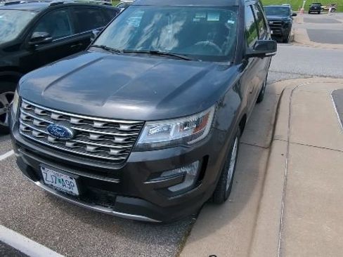 Used 2017 Ford Explorer XLT w/ Class II Trailer Tow Package AWD/4WD image 10
