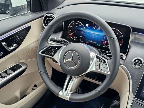 Certified 2025 Mercedes-Benz GLC 300 4MATIC image 32