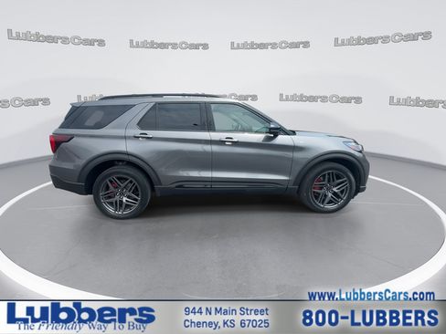 Used 2025 Ford Explorer ST-Line w/ ST-Line Street Pack AWD/4WD image 9
