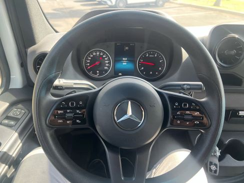 Used 2024 Mercedes-Benz Sprinter 2500 image 12
