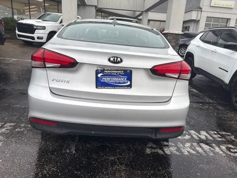 Used 2017 Kia Forte LX FWD image 5