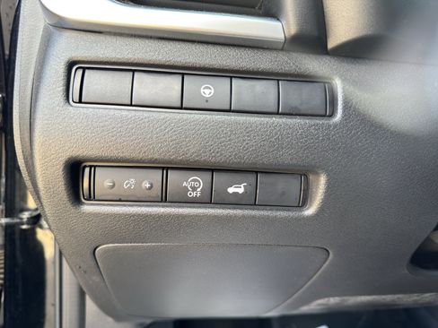 Used 2025 Nissan Rogue SV AWD/4WD image 18