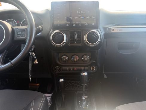 Used 2017 Jeep Wrangler Unlimited Sahara w/ Max Tow Package AWD/4WD image 11