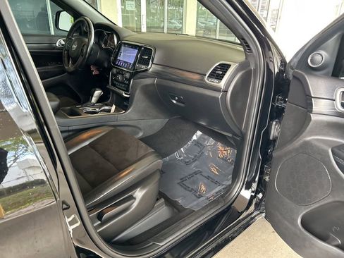 Used 2019 Jeep Grand Cherokee Altitude image 25