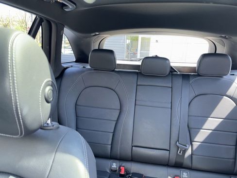 Used 2019 Mercedes-Benz GLC 300 4MATIC image 4