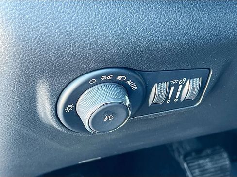 Used 2025 Jeep Compass Trailhawk AWD/4WD image 10