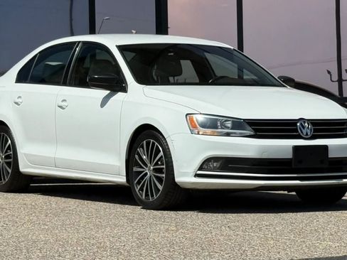 Used 2016 Volkswagen Jetta Sport FWD image 17