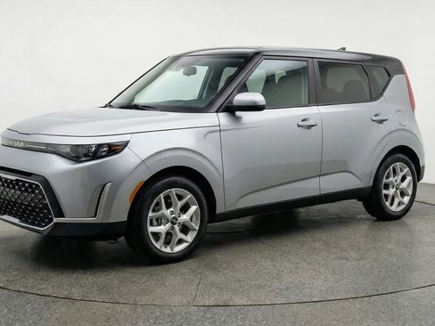 Used 2025 Kia Soul LX w/ LX Technology Package FWD image 3