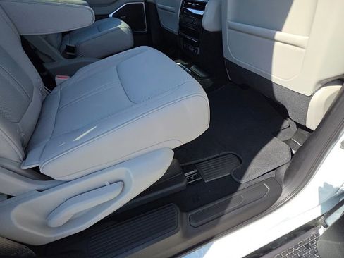 New 2026 Jeep Grand Wagoneer 4WD image 15