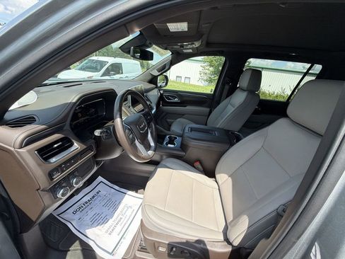 Used 2023 GMC Yukon XL SLT AWD/4WD image 10