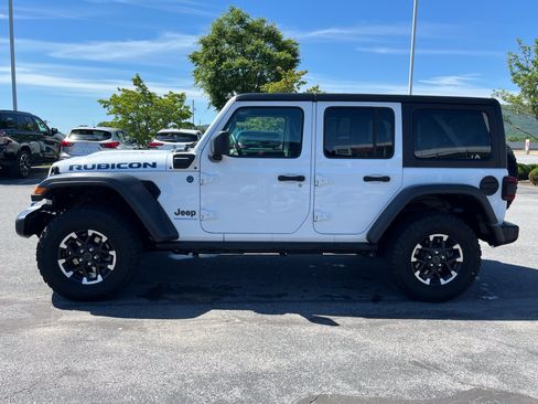 Used 2024 Jeep Wrangler Unlimited Rubicon 4xe w/ Technology Group AWD/4WD image 8