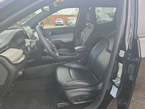 Used 2025 Jeep Compass Limited AWD/4WD image 5