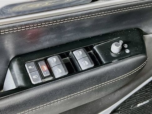 Used 2022 Jeep Wagoneer Series III w/ Premium Group I AWD/4WD image 9