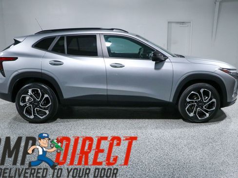 Used 2025 Chevrolet Trax RS w/ Sunroof Package FWD image 6