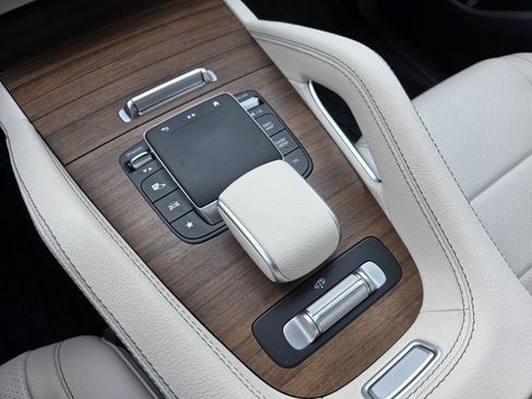 Used 2024 Mercedes-Benz GLS 450 4MATIC image 25