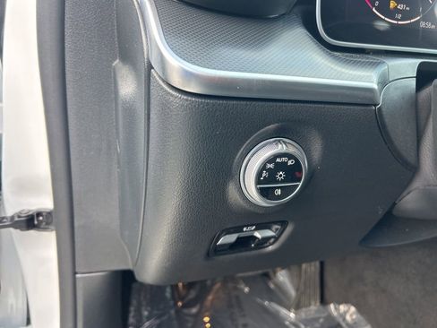 Used 2025 Mercedes-Benz C 300 Sedan image 36